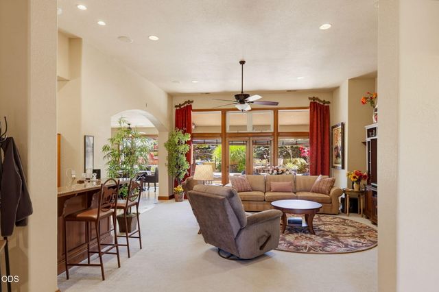 635 Seventh Fairway Drive, Medford, OR 97504