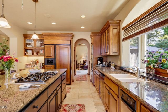 635 Seventh Fairway Drive, Medford, OR 97504
