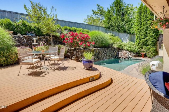 635 Seventh Fairway Drive, Medford, OR 97504