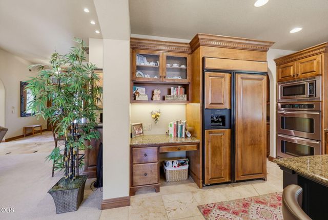 635 Seventh Fairway Drive, Medford, OR 97504