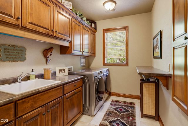 635 Seventh Fairway Drive, Medford, OR 97504
