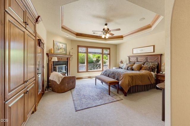 635 Seventh Fairway Drive, Medford, OR 97504