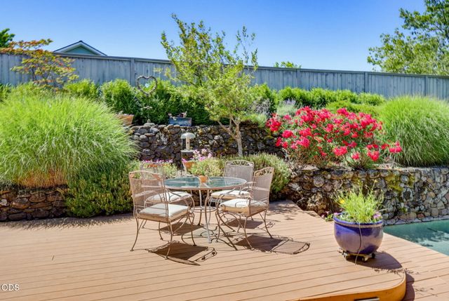 635 Seventh Fairway Drive, Medford, OR 97504