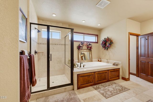 635 Seventh Fairway Drive, Medford, OR 97504