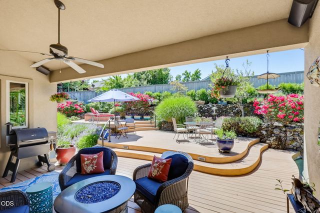 635 Seventh Fairway Drive, Medford, OR 97504