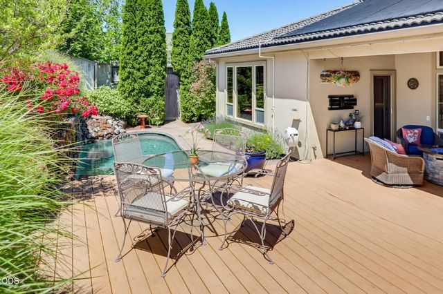 635 Seventh Fairway Drive, Medford, OR 97504