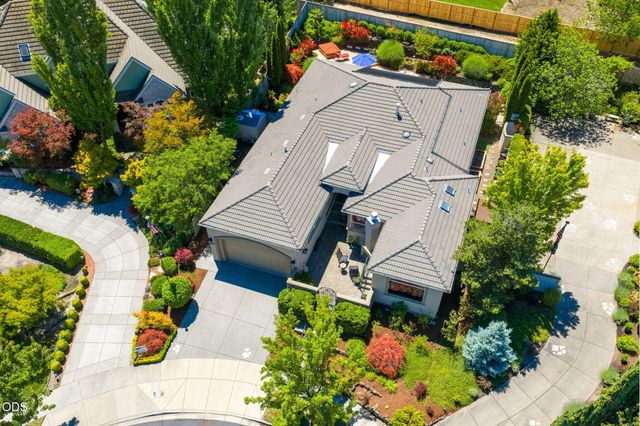 635 Seventh Fairway Drive, Medford, OR 97504