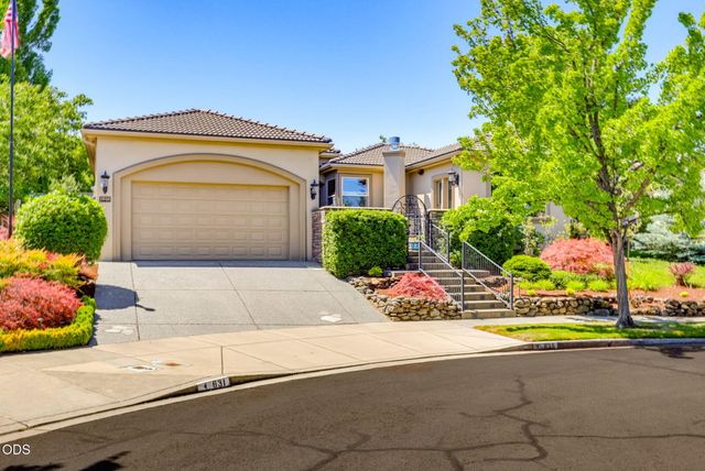 635 Seventh Fairway Drive, Medford, OR 97504