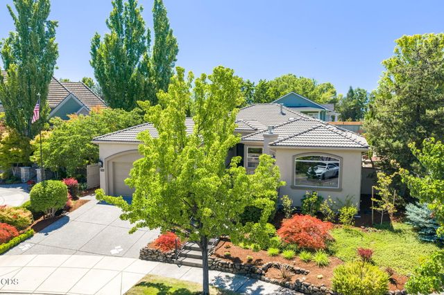 635 Seventh Fairway Drive, Medford, OR 97504