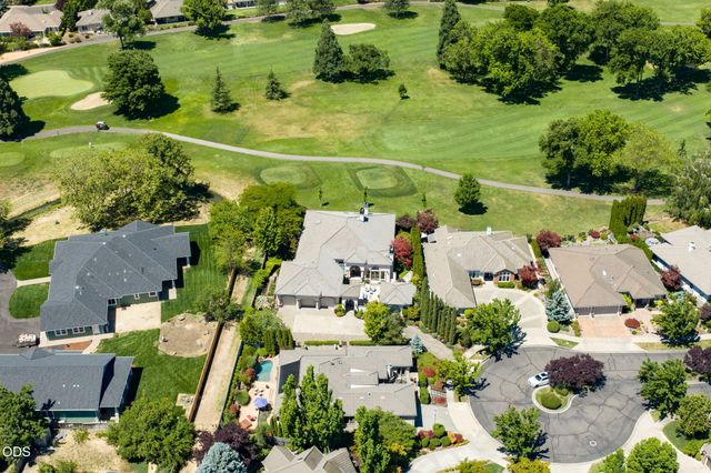 635 Seventh Fairway Drive, Medford, OR 97504