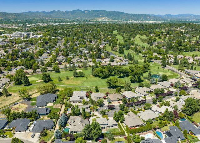 635 Seventh Fairway Drive, Medford, OR 97504