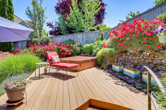 635 Seventh Fairway Drive, Medford, OR 97504