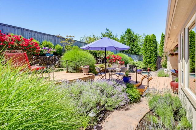 635 Seventh Fairway Drive, Medford, OR 97504