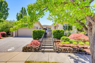 635 Seventh Fairway Drive, Medford, OR 97504