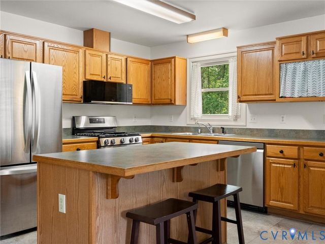 13194 Fair Oaks Ln, Ashland, VA 23005