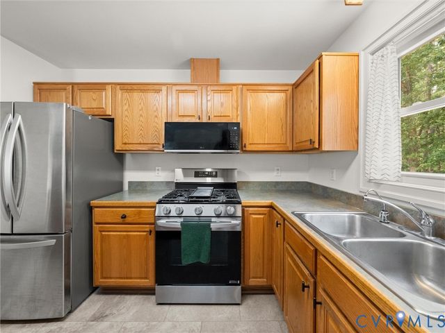 13194 Fair Oaks Ln, Ashland, VA 23005
