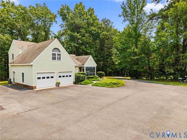 13194 Fair Oaks Ln, Ashland, VA 23005