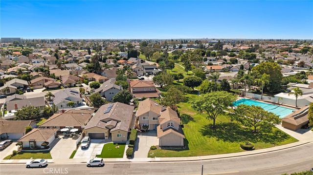 10830 Los Jardines E, Fountain Valley, CA 92708