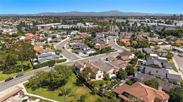 10830 Los Jardines E, Fountain Valley, CA 92708