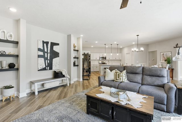 6025 N HWS Cleveland Boulevard, Omaha, NE 68116