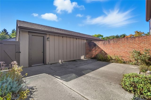 6046 N Quinella Way, Dayton, OH 45459