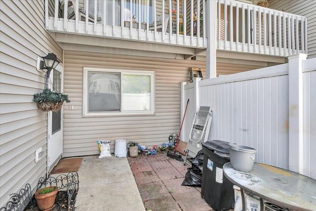 5E Fernwood Drive, Bolingbrook, IL 60440