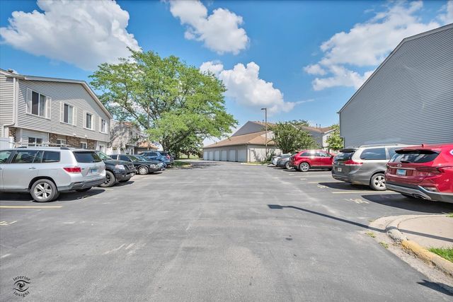 5E Fernwood Drive, Bolingbrook, IL 60440