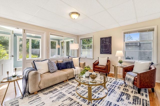 7414 N Crossway ROAD, Fox Point, WI 53217