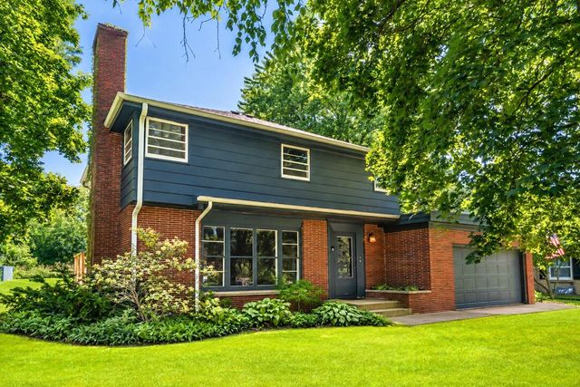 7414 N Crossway ROAD, Fox Point, WI 53217