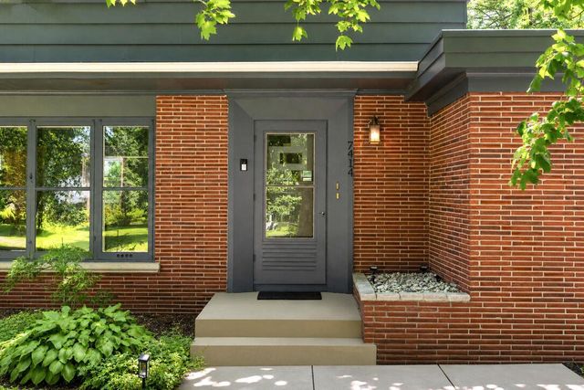 7414 N Crossway ROAD, Fox Point, WI 53217