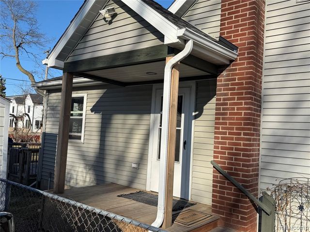 1018 State Street, Brighton, MI 48116