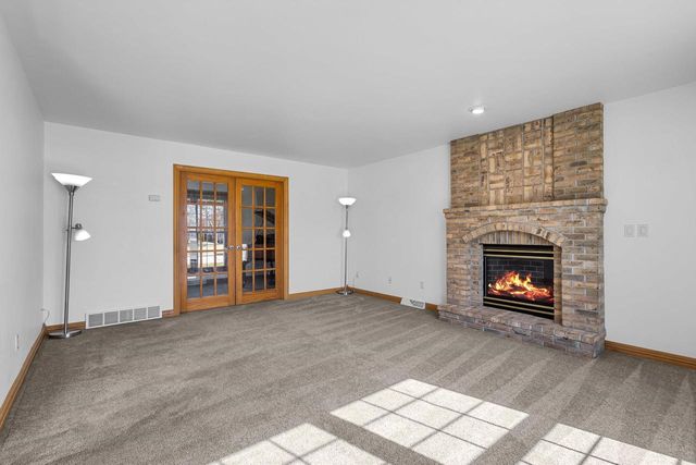 2251 HOPF LANE, De Pere, WI 54115