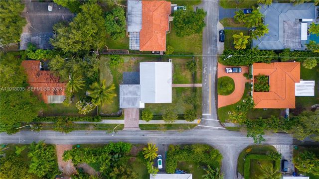 8910 NE 9th Ct, Miami, FL 33138