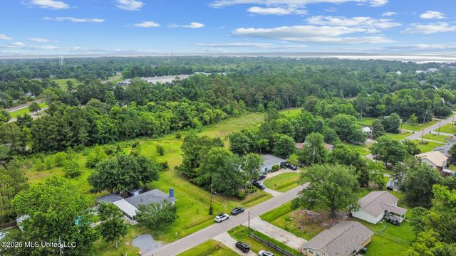 27 Chantilly Terrace, Bay Saint Louis, MS 39520