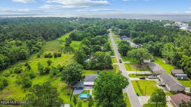 27 Chantilly Terrace, Bay Saint Louis, MS 39520