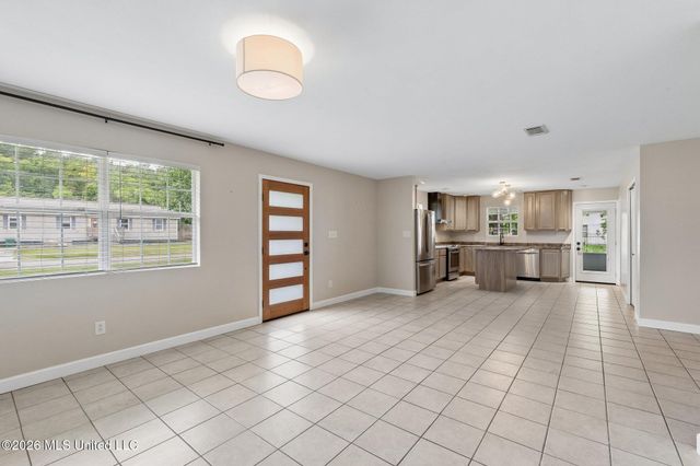27 Chantilly Terrace, Bay Saint Louis, MS 39520