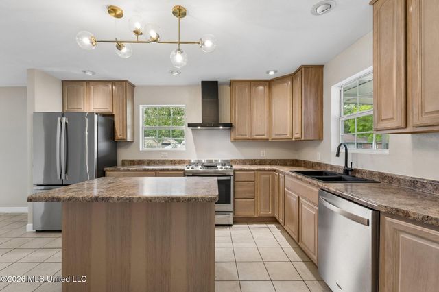27 Chantilly Terrace, Bay Saint Louis, MS 39520