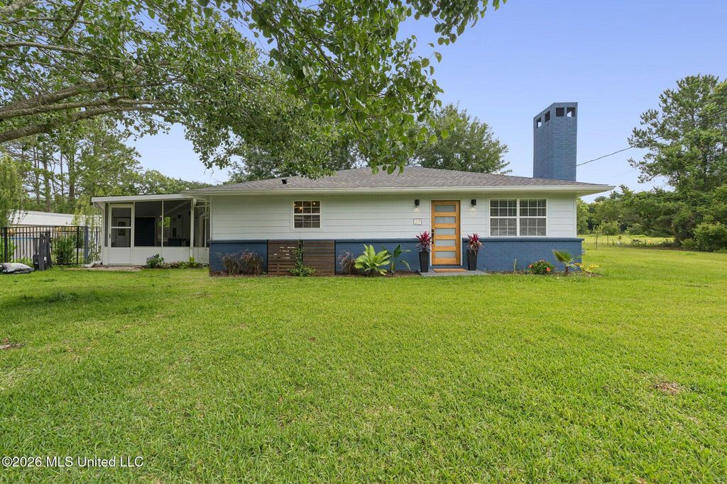 27 Chantilly Terrace, Bay Saint Louis, MS 39520