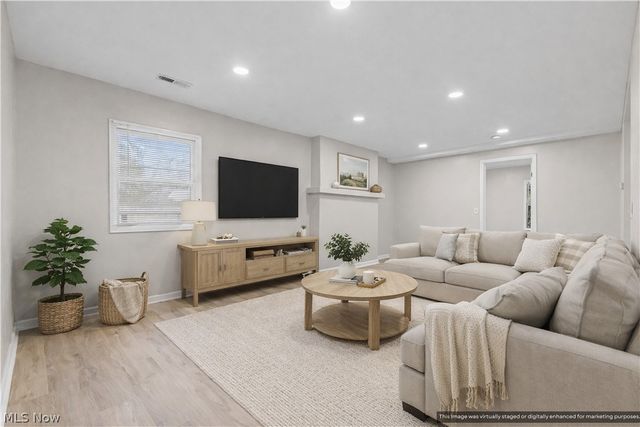 27182 Oriole Avenue, Euclid, OH 44132