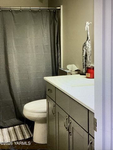 2600 Racquet Ln 36, Yakima, WA 98902