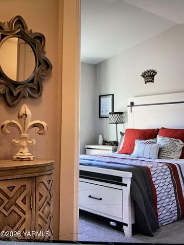 2600 Racquet Ln 36, Yakima, WA 98902