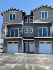 2600 Racquet Ln 36, Yakima, WA 98902