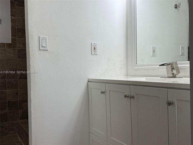 1705 Whitehall Dr 102, Davie, FL 33324