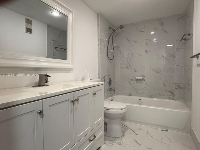 1705 Whitehall Dr 102, Davie, FL 33324