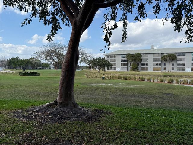 1705 Whitehall Dr 102, Davie, FL 33324