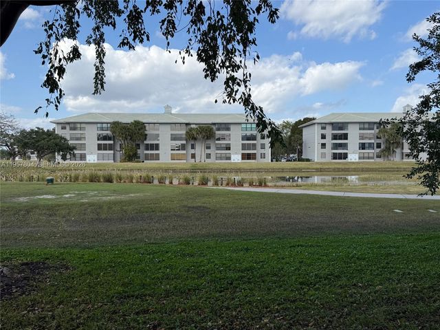 1705 Whitehall Dr 102, Davie, FL 33324