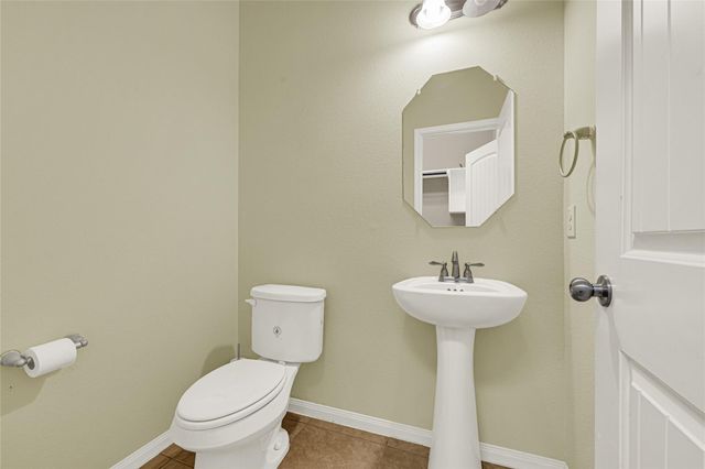 1933 Howth Avenue, Houston, TX 77051