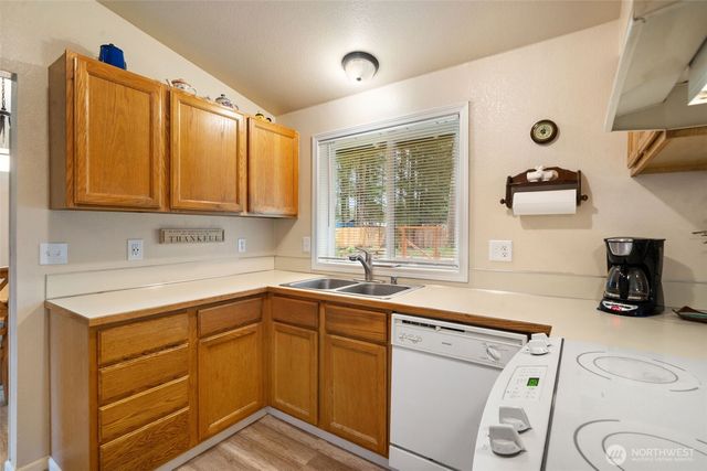 681 E Oak Park Way, Shelton, WA 98584