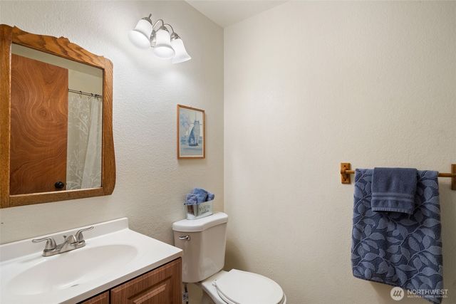 681 E Oak Park Way, Shelton, WA 98584