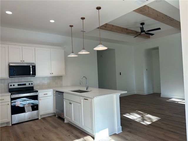 3701 Iverson Drive, Bryan, TX 77803